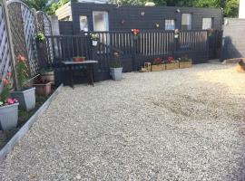 The Caravan at Loggans Lodge, cabin in Hayle