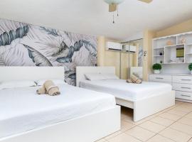 Casamares Private Room Solario with Pool and Jacuzzi 5 min to Boqueron and Beaches, hotel v destinácii Cabo Rojo
