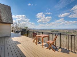 Front Royal Hilltop Cabin with Panoramic Views!, pet-friendly hotel in Front Royal