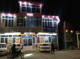 Three star Hotel & Rest, hotel en Malam Jabba