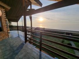 Chalet by the sea, hotel di Ureki