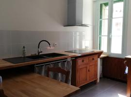 T2 petite terrasse coeur de ville, apartamento em Prats-de-Mollo-la-Preste