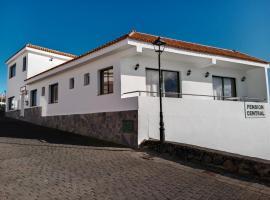 La Palma Hostel by Pension Central, гостьовий будинок у місті Фуенкальєнте-де-ла-Пальма