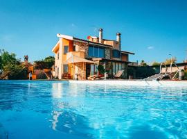 [Luxury Villa with Pool] Marco Simone Golf Ryder Cup View, holiday home in Casale SantʼAntonio