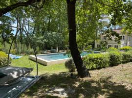 Ermitage Notre Dame de Vacquieres, Bed & Breakfast in Noves