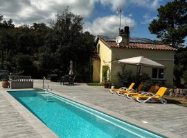 Costa Brava quiet Villa with private pool and jacuzzi, paplūdimio viešbutis mieste Santa Cristina d'Aro