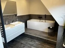 Ferienwohnung am See Dillich - Schwimmteich - Eigener Garten - Ruhige Lage - Hunde willkommen