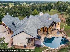 Hilltop Ranch House - Holiday & Family Destination, hotel con parking en Valley View