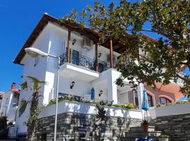 Sun Halkidiki seaside villa, hotel que acepta mascotas en Nea Kalikratia