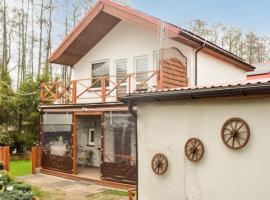 Gorgeous Home In Warnowo With Wifi, nhà nghỉ dưỡng ở Warnowo