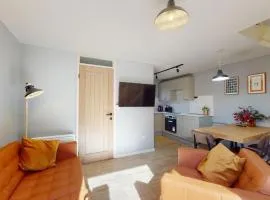 19 Strawberry Hill, Tolroy Manor