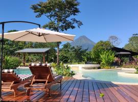 Hotel Arenal Glamping、フォルトゥナのホテル