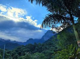 Paradisíaco, piscina e churrasqueira em Guapi., vakantiehuis in Guapimirim