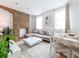 2 Bedroom Duplex Apartment, vacation rental in London
