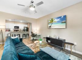 Elegant 2 Bed/2 Bath Apartment in Melbourne FL, хотел в Мелбърн