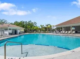 Elegant 1BR/1BA Condo with Pool, Gym and Laundry