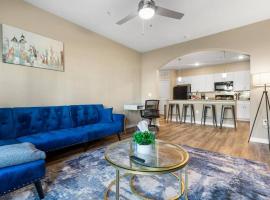 Elegant 2 Bedroom/2 Bath Condo with All Amenities (Pool, Gym, Laundry, etc), hôtel à Melbourne près de : Andretti Thrill Park