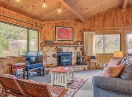 Serene Groveland Cabin Rental Near Yosemite!, villa in Groveland