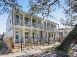 La Belle Luxe 3qnbed, walk to street car!, vacation home in New Orleans