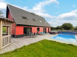 Gorgeous Home In Saint-Denoeux With Sauna, Hotel in Saint-Denoeux