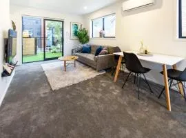 Explore Addington and CBD 1 bed w/carpark