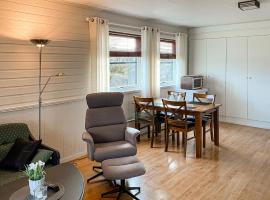 1 Bedroom Gorgeous Apartment In Offersy, hotel ob plaži v mestu Offersøy