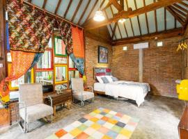 Omah Dhalang, Ethnic Java House with Nature View, guest house in Jarakan