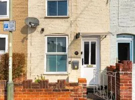 Nice bedroom close to the train station and the city centre