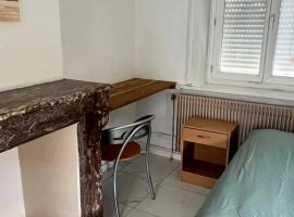 Room, homestay sa Calais