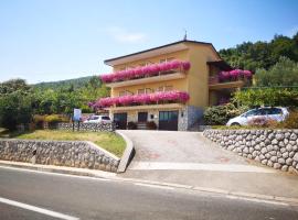 Holiday Home, Apartment and Rooms Milica, hotel sa Mošćenička Draga