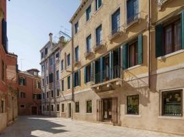 PALAZZO SAN SAMUELE - elegant apartment in San Marco, hotell i Venedig