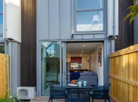 City Lights Retreat with Carpark 2 Bed 2 Bath