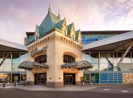 Fairmont Vancouver Airport In-Terminal Hotel, spa hotel in Richmond