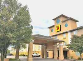 Super 8 by Wyndham Temple I-35