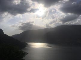 Top Lake View, nakvynės su pusryčiais namai mieste Faggeto Lario 