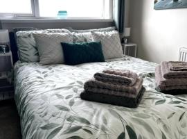 Cosy Home near to HS2, Airport, Solihull, NEC, M42, Hotel in Sheldon