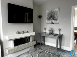 Stylish Cosy Home - M42, Airport, NEC & Train St，Sheldon的飯店