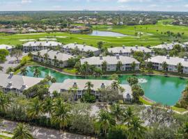 Lely Greenlinks Top Floor - on Golf Course, Minutes from Beaches, Downtown!, hotel en Naples