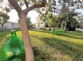 DEPANDANCE CON PISCINA IN VILLA VICINO PORTO CESAREO, hotel com piscinas em Copertino