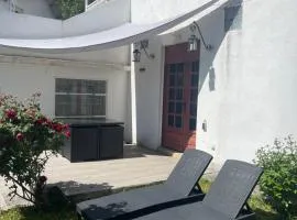 Studio 35m2 terrasse et jardin quartier calme au centre ville de Lourdes