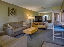 2 Mi to Coachella and Stagecoach Condo with Pool, hotel v destinaci Indio