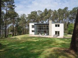 Holiday Home du bois du Kador by Interhome, hotel with parking in Morgat
