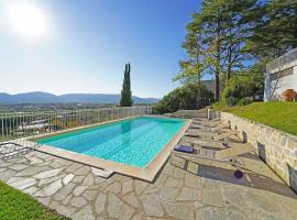 Villa Collina Del Sole With Pool by VILLASRETREATS, хотел в Nicola