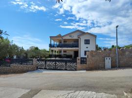 VILLA APARTMENTS FILIP, guest house in Starigrad-Paklenica