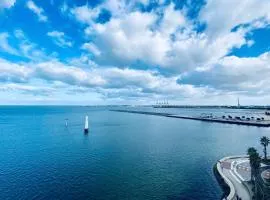 Amzing Ocean View Spacious Three Bedrooms Apartment Port Melbourne