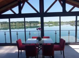 Chalet sur le lac, hotel with parking in Sames