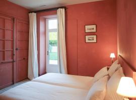 Une chambre à la Maison du Ballandreau, hotel s parkiralištem u gradu 'Monségur'