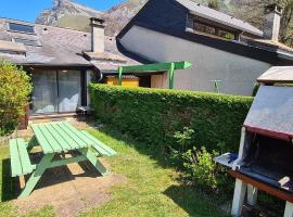 Chalet de Moulaprat Aste-Béon près de Laruns et Gourette, hotel in Aste-Béon