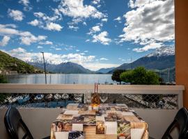 Lakeside apartment with balcony and lake view Gravedona - Larihome A23, place to stay in Gravedona