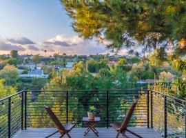 Guest House with Amazing View, casa de férias em Monterey Park